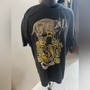 Hufflepuff Crest Black T-Shirt size XL